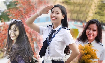Nữ sinh Học viện Hàng không nổi bật với nụ cười toả nắng
