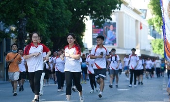 Hơn 2.000 thanh niên, sinh viên tham dự chương trình 'Ngày không tiền mặt'