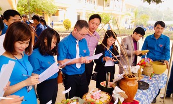 Người thầy 13 năm truyền lửa học tập cho học sinh ở Hoà Bình