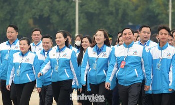 Đoàn Đại biểu Đại hội Đoàn toàn quốc báo công và vào lăng viếng Bác