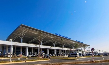 Một hành khách có biểu hiện bất thường, cởi đồ ngay trên máy bay