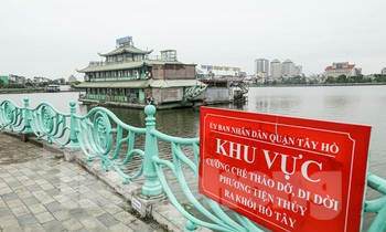 Cận cảnh 4 'tàu ma' cuối cùng còn sót lại ở Hồ Tây