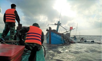 Đắm tàu trên biển Vân Đồn, một ngư dân tử vong