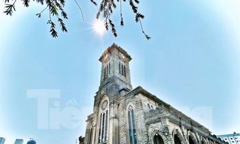 Nhà thờ Núi có lối kiến trúc cổ điển và độc đáo.