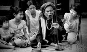 Nghệ nhân hát Xẩm Hà Thị Cầu lúc sinh thời. Ảnh: Hoàng Long