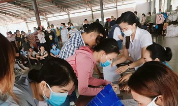 Bình Dương: Chi hỗ trợ công nhân mất việc