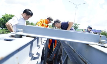 Sau sự cố sà lan va chạm, cầu thép An Phú Đông khi nào lưu thông lại?