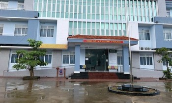 Chủ tịch xã gửi đơn nghỉ việc qua bưu điện được cho nghỉ việc