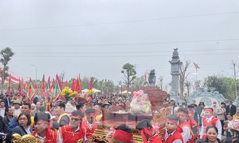 Màn rước kiệu đặc sắc ở lễ hội Tản Viên Sơn Thánh