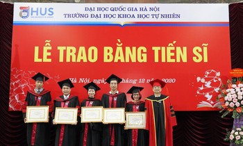 Một buổi lễ trao bằng tiến sĩ năm 2020 (ảnh chụp trước 27/4). ẢNH: DIỆP AN