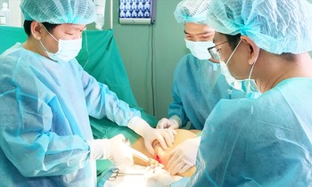 Các bác sĩ can thiệp cho một trường hợp gặp tai biến thẩm mỹ