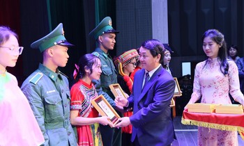 Tuyên dương 142 học sinh, sinh viên, thanh niên DTTS xuất sắc, tiêu biểu