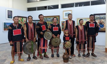 Cậu bé 7 tuổi nối dài thanh âm Gia Rai