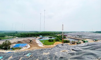 Bãi rác Xuân Sơn quá tải, không nhận rác trong những ngày qua