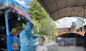 Bình Dương ghi nhận thêm 2 ca nghi mắc COVID-19 với lịch trình tiếp xúc dày đặc