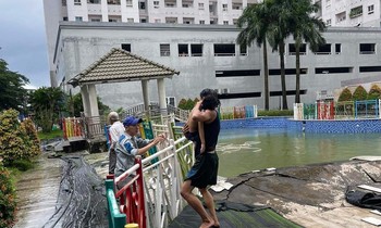 Bé gái ngạt nước trong hồ cảnh quan tại chung cư ở TPHCM đã tử vong