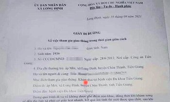 Cấp giấy đi đường cho cụ ông 85 tuổi đến bệnh viện... khám thai