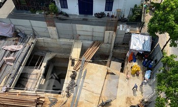 Công trình 5 tầng nổi và 4 tầng hầm nằm đối diện tòa nhà 8B Lê Trực