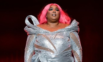 Nổi tiếng vì chống lại nạn body shaming, nay Lizzo lại đuổi việc vũ công vì tăng cân?