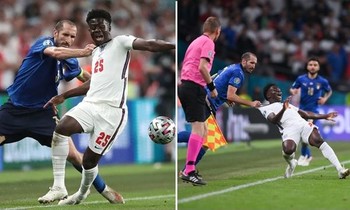 Đội trưởng đội tuyển Ý Giorgio Chiellini có xứng đáng bị thẻ đỏ vì kéo cổ áo Bukayo Saka?