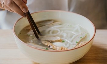 Cô gái ở Nhật mơ thấy người ông quá cố đang ăn mỳ, rồi mẹ cô cho biết một sự thật bất ngờ