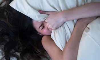 Giải mã "trùm cuối" ám quẻ giấc mơ: Với dân Anh là đám ong, người Việt là... người yêu cũ!