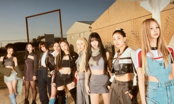 TWICE sắp biểu diễn ở Singapore, giá vé thế nào khiến fan nhịn ăn sáng dành tiền?