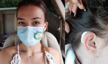 Cứ tưởng dầu gội chảy vào làm đau tai, nhưng cô gái này bỗng nhiên không nghe thấy gì nữa