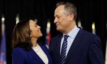 Phó Tổng thống đắc cử Kamala Harris nhắc lại buổi hẹn hò đầu tiên, bà có lời khuyên gì về việc chọn người yêu?