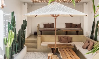 Giới trẻ thích thú check-in với góc sống ảo được ví như “Địa Trung Hải giữa lòng Sài Gòn“