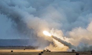 Hệ thống tên lửa HIMARS khai hỏa. Ảnh: Insider