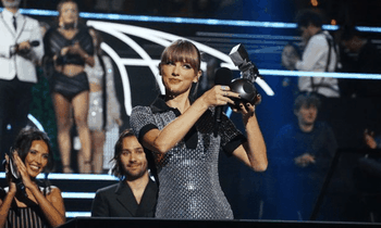 MTV EMAs 2022: Taylor Swift thắng đậm ở 4 hạng mục, Lisa (BLACKPINK) được vinh danh