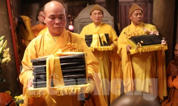 Rước mộc bản từ chùa Vĩnh Nghiêm lên Tây Yên Tử