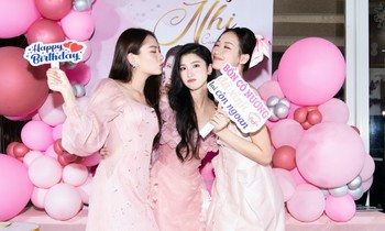 "Nhân vật bí ẩn" khiến Á hậu Phương Nhi bật khóc trong bữa tiệc sinh nhật tuổi 21