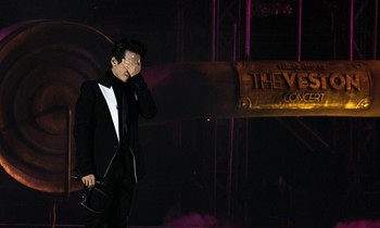 Hà Anh Tuấn bật khóc khi nói lời tạm biệt khán giả tại đêm cuối "Veston Concert" ở Đà Lạt