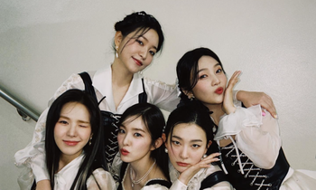 SM "chơi lớn" cho Red Velvet: Đồ đặt may riêng, dựng sân khấu như phim trường "Penthouse"