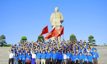 Hành trình "Người đi tìm hình của nước" và bài học cho thế hệ trẻ Việt Nam