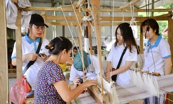 Empower Women Asia: Khám phá tình yêu với nét đẹp văn hóa làng nghề truyền thống