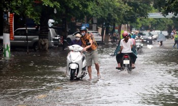 Dự báo thời tiết cuối tuần: Hà Nội đêm và sáng trời lạnh, miền Trung sẽ có mưa rất to