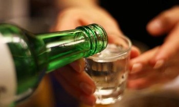 Die Wahrheit ist, dass ein 15-jähriges Mädchen in Yen Bai starb, weil es 4 Schalen Alkohol hintereinander getrunken hatte