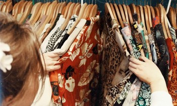 Vì sao chúng ta nhất định phải giặt sạch đồ mới mua về trước khi lôi ra mặc?