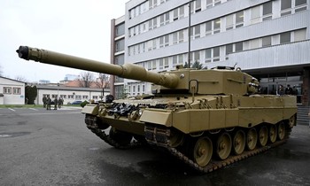 Bộ trưởng Quốc phòng Đức: 'Không có gì vui' trong việc chuyển xe tăng đến Ukraine