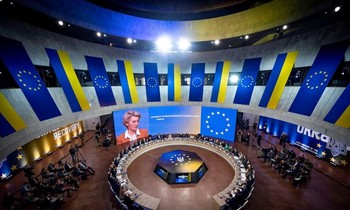 Cảnh báo không kích vang lên ở Kiev trước cuộc họp EU - Ukraine