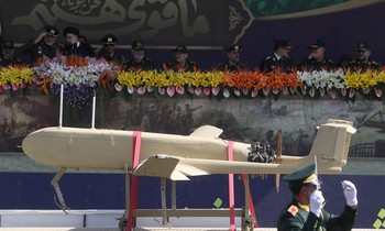 Iran khoe máy bay không người lái có tầm hoạt động xa nhất thế giới