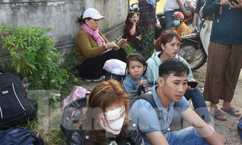 Nạn nhân thoát chết kể lại giây phút kinh hoàng khi xe khách mất lái lao xuống ruộng