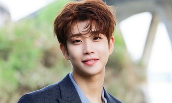 Trong thế giới fangirl: Em sẽ là bông hoa nhỏ nở thật đẹp dành tặng Kim Myung Jun!