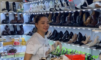 Tiểu thương chợ Đông Kinh mở bạt bán hàng sau 1 tuần phản đối tăng giá thuê quầy
