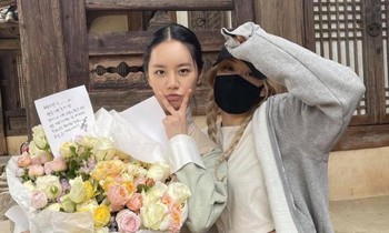 Rosé đến phim trường cổ vũ bạn thân Hyeri: Món quà không lạ nhưng lời nhắn cực độc đáo