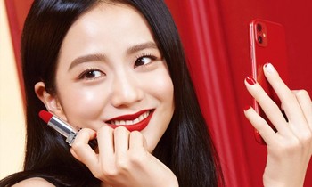 Ngất ngây trước đôi môi trái tim quyến rũ của nữ ca sĩ đẹp như Hoa hậu Hàn Quốc