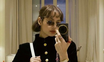 Vừa khoe ảnh chụp tại Pháp, Lisa bị phát hiện thay đổi chi tiết này trên gương mặt